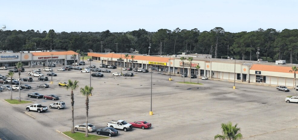 More Photos Of 105 Hardy Court Shopping Ctr, Gulfport Storefront For Sale