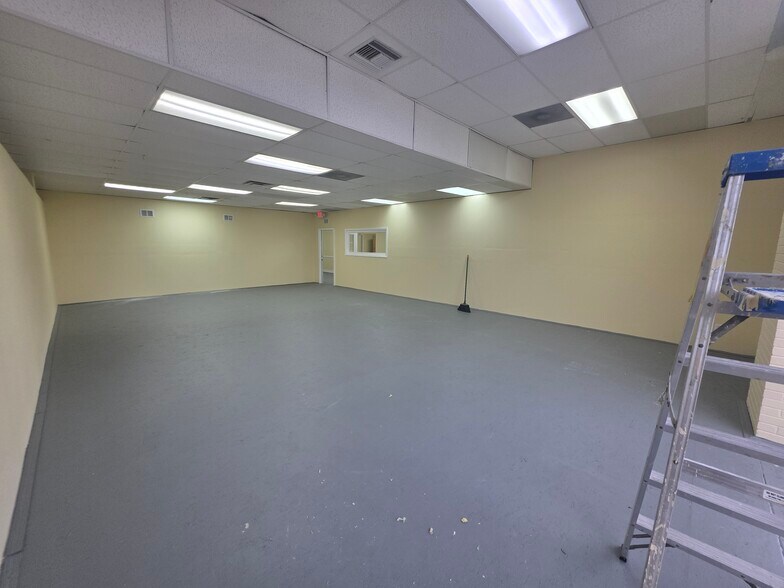 More Photos Of 6570 Caroline St, Milton Unknown For Lease