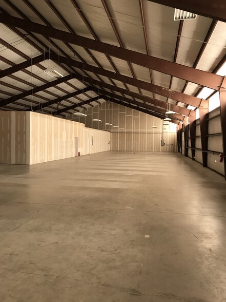 More Photos Of 16333 Mueschke Rd, Cypress Warehouse For Lease