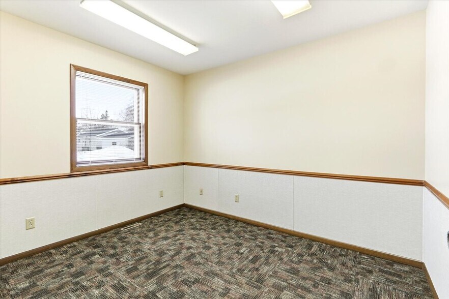 More Photos Of 1910 7th St S, Wisconsin Rapids Office For Sale
