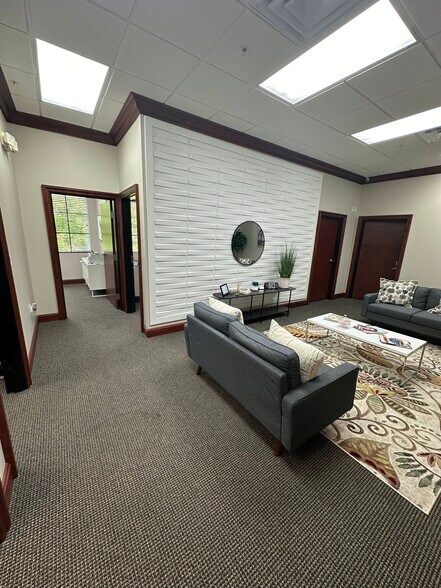 More Photos Of 7065 Westpointe Blvd, Orlando Loft Creative Space For Sale