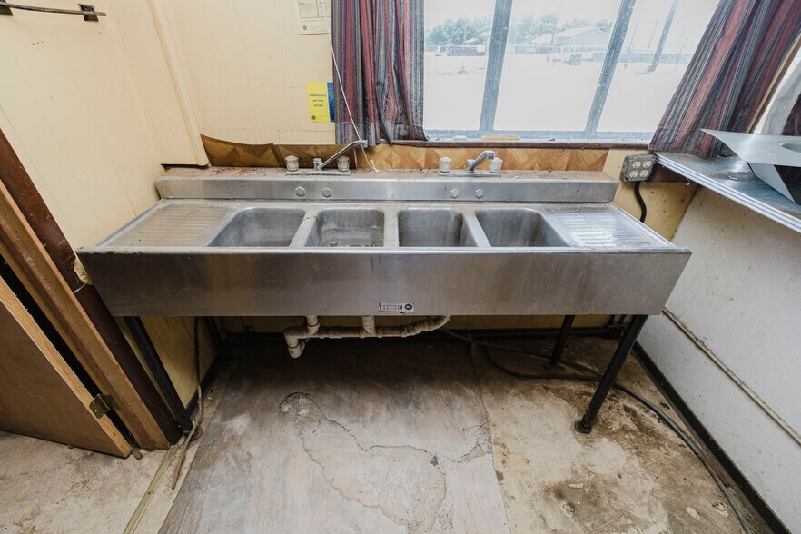 More Photos Of 1610 W 6th Ave, El Dorado General Retail For Sale