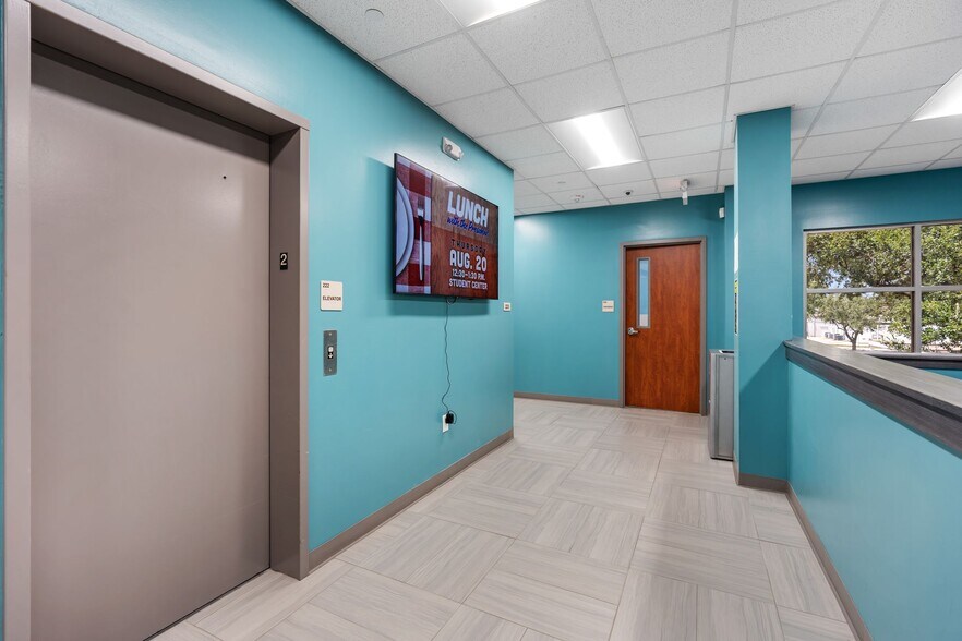 More Photos Of 1411 W Main St, League City Schools For Sale