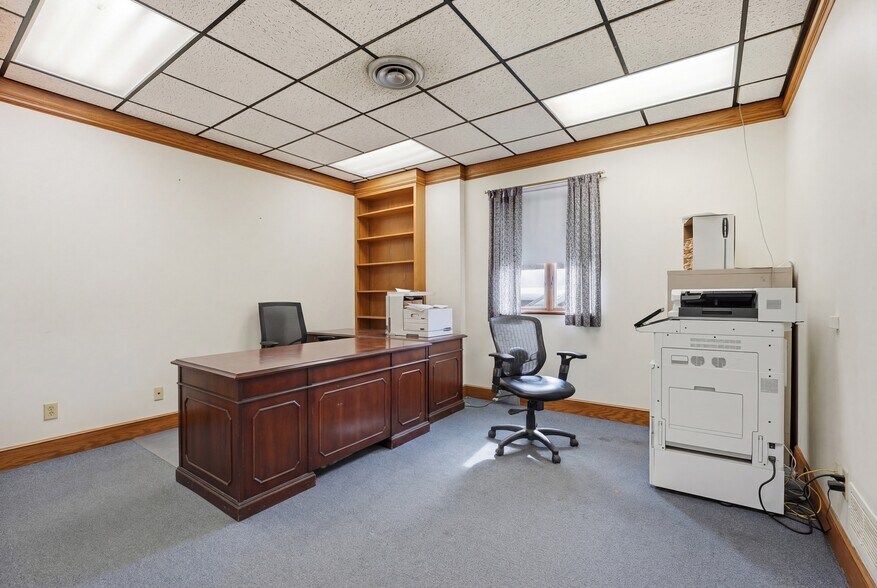 More Photos Of 131 Texas Rd, Northampton Light Manufacturing For Sale