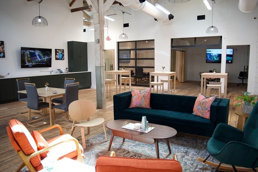 More Photos Of 2303 N Market St, Jacksonville Warehouse For Sale