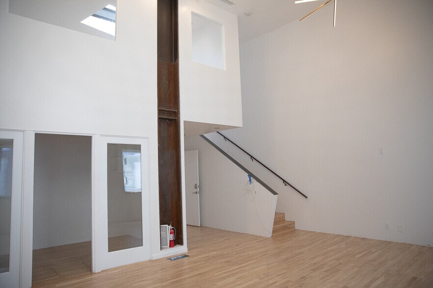 More Photos Of 70-72 Windward Ave, Venice General Retail For Lease