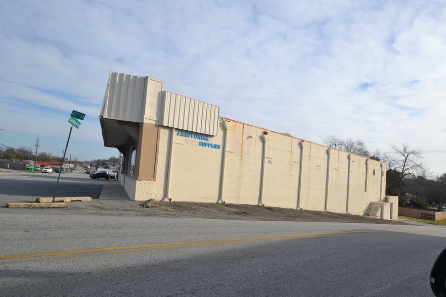 More Photos Of 4702-4718 Hamilton Rd, Columbus Showroom For Lease
