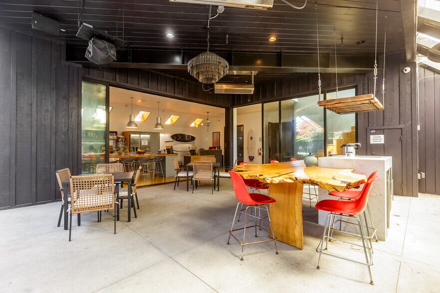 More Photos Of 1746 Abbot Kinney Blvd, Venice Loft Creative Space For Lease