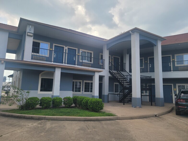 More Photos Of 9232 N Highway 146, Mont Belvieu Hotel For Sale