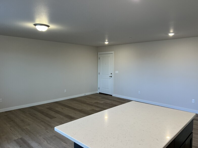 More Photos Of 972 N 2nd St, Jefferson Multifamily For Sale