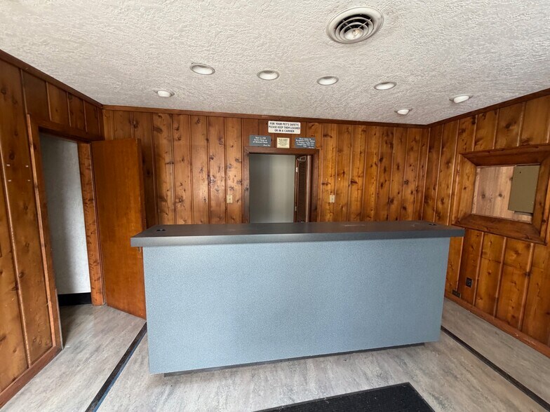 More Photos Of 3565 NE Sandy Blvd, Portland Storefront Retail Residential For Lease