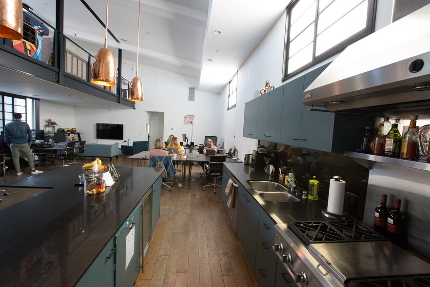 More Photos Of 2100 Abbot Kinney Blvd, Venice Office For Lease