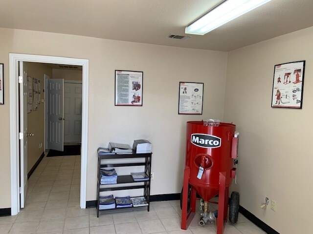 More Photos Of 2145 Stillwater, Beaumont Warehouse For Lease