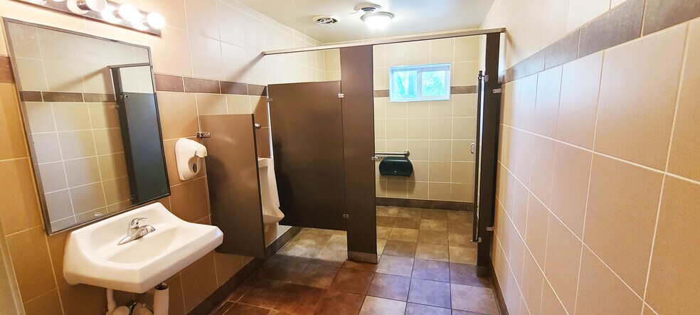 More Photos Of 14417 S L-56d, Brady Convenience Store For Sale