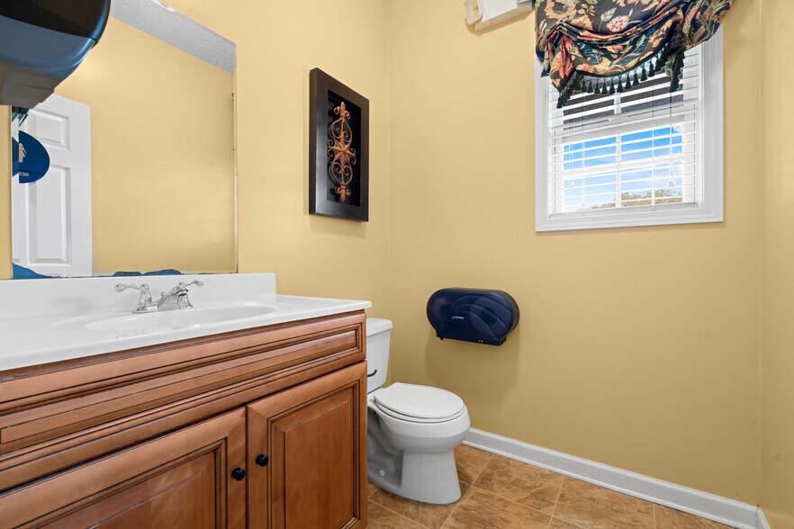 More Photos Of 1135 E. Hiawatha st, Metter Office For Sale
