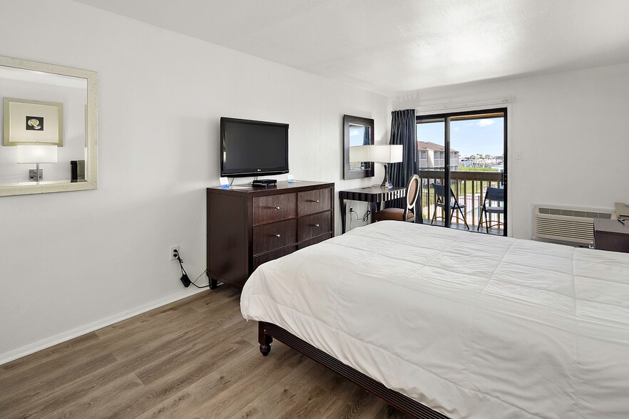 More Photos Of 700 Norris Harbor Dr, Crisfield Hotel For Sale