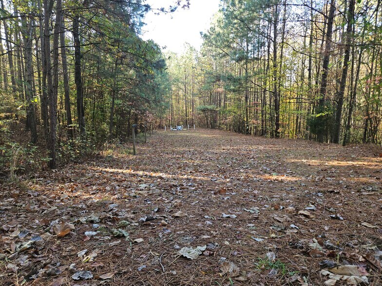 More Photos Of 6190 Parkway North Dr, Cumming Light Distribution For Sale