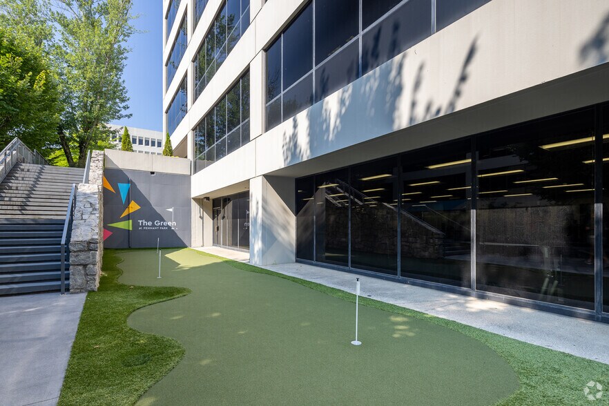 More Photos Of 210 Interstate N Pky SE, Atlanta Unknown For Lease