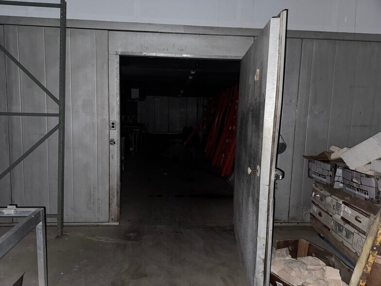 More Photos Of 479 Ferguson Rd, Dunbar Refrigeration Cold Storage For Sale