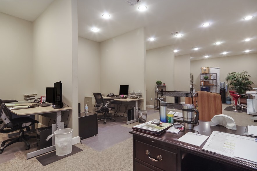 More Photos Of 12543 Perry Rd, Houston Warehouse For Sale