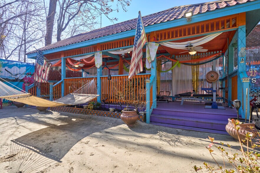 More Photos Of 39 Capen St, Hartford Multifamily For Sale