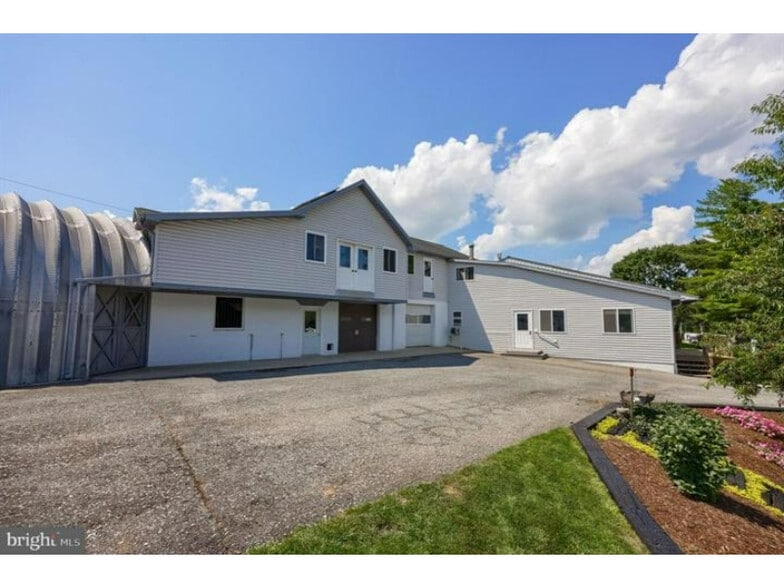 More Photos Of 240 Railroad Ave, Bird In Hand Flex For Sale