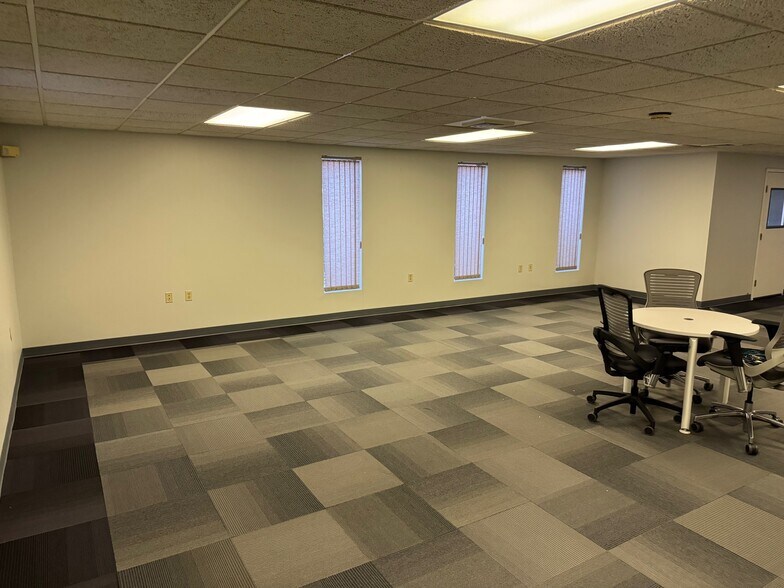 More Photos Of 31B Town Forest Rd, Oxford Warehouse For Lease