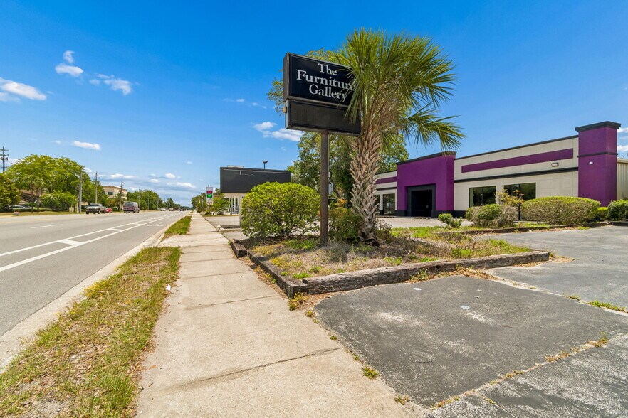 More Photos Of 1956 Kingsley Ave, Orange Park General Retail For Sale