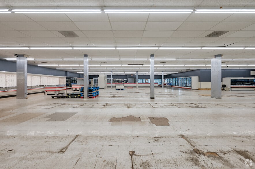 More Photos Of 4790-4802 Turney Rd, Garfield Heights Freestanding For Lease