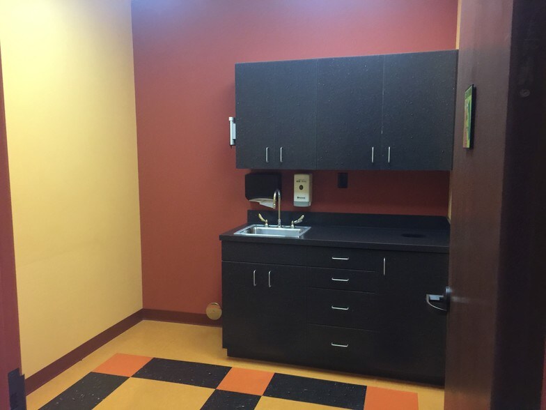 More Photos Of 11124 Kingston Pike, Knoxville Freestanding For Lease