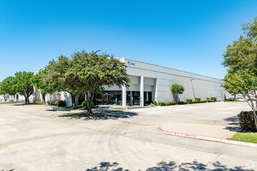 More Photos Of 2951 N Great Southwest Pky, Grand Prairie Distribution For Lease