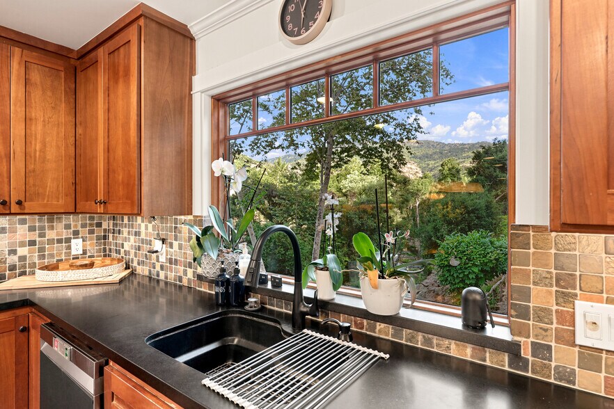 More Photos Of 11358 Creek Rd, Ojai Flex For Sale
