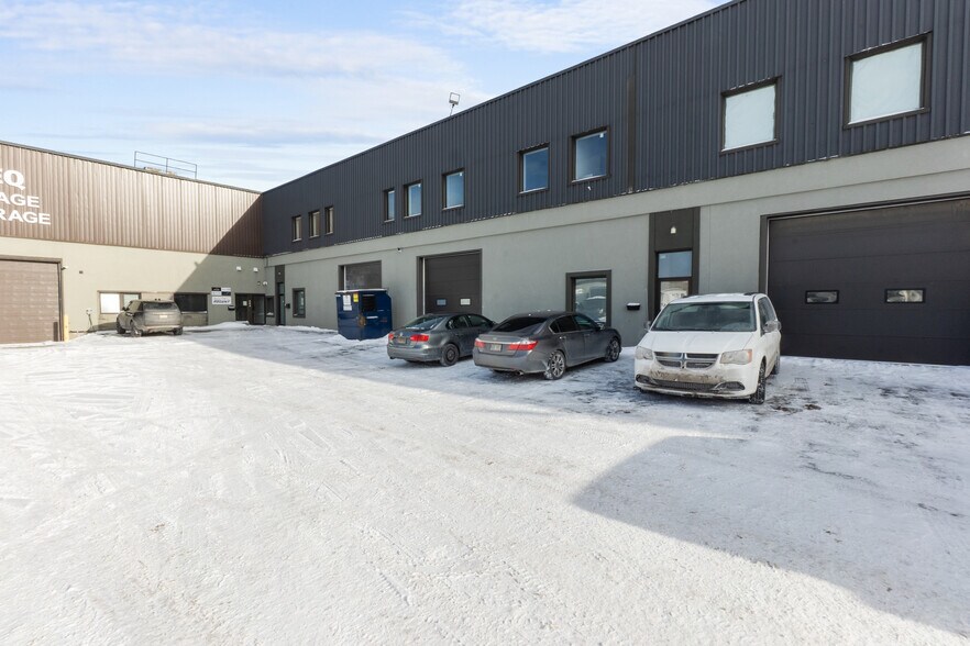 More Photos Of 609-649 Montée De Liesse, Saint-Laurent Warehouse For Sale