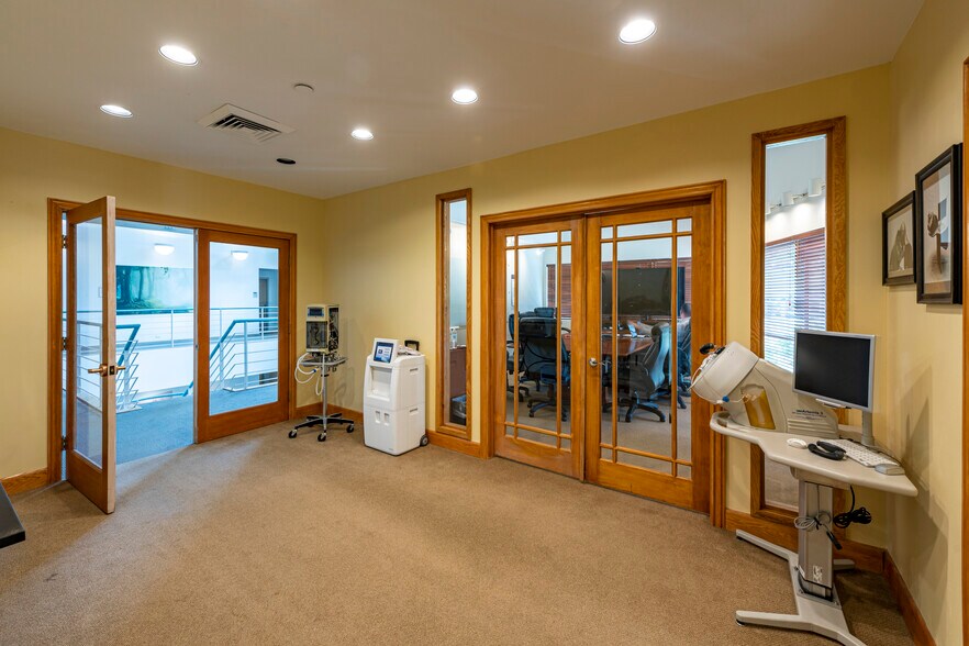 More Photos Of 433 Park Point Dr, Golden Office For Lease