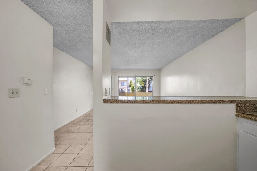 More Photos Of 4956 Romaine St, Los Angeles Apartments For Sale