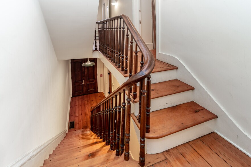 More Photos Of 24 N Main St, Lambertville Office For Sale