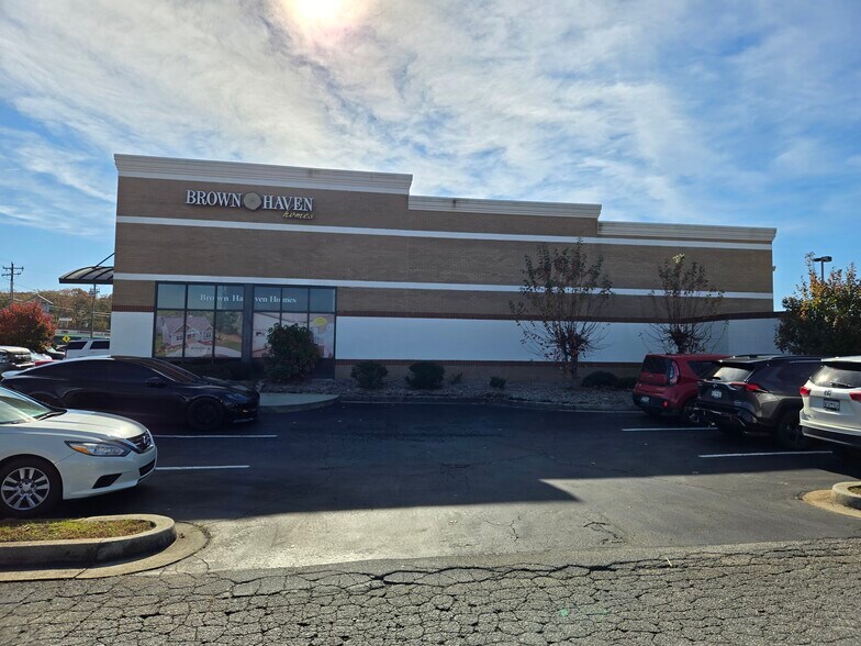 More Photos Of 3321 N Main St, Anderson Storefront Retail Office For Lease