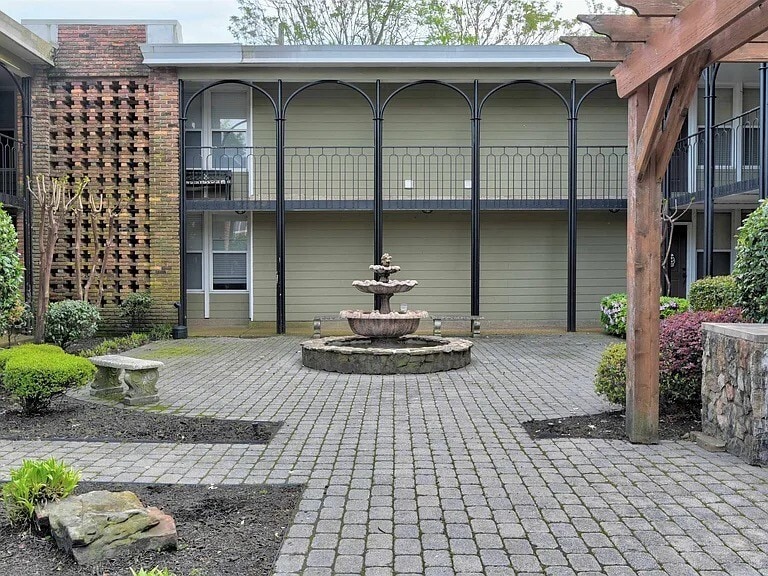 More Photos Of 210 S McLean Blvd, Memphis Apartments For Sale