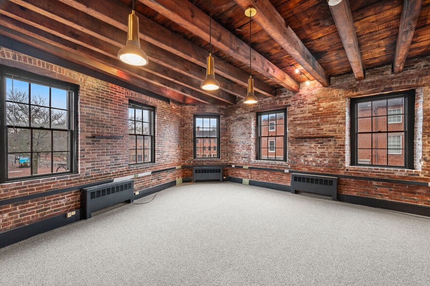More Photos Of 2 Liberty St, Newburyport Office For Lease