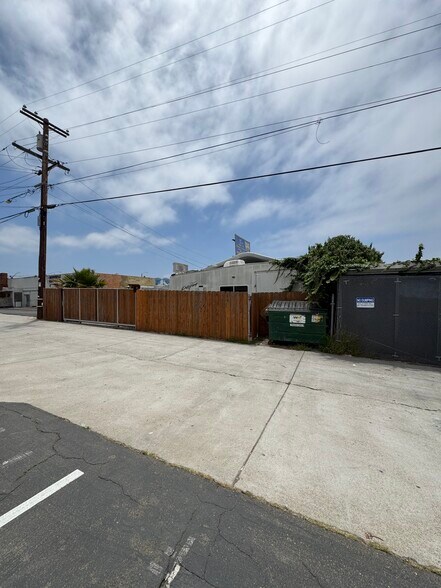 More Photos Of 1434-1444 Garnet Ave, San Diego Storefront For Sale