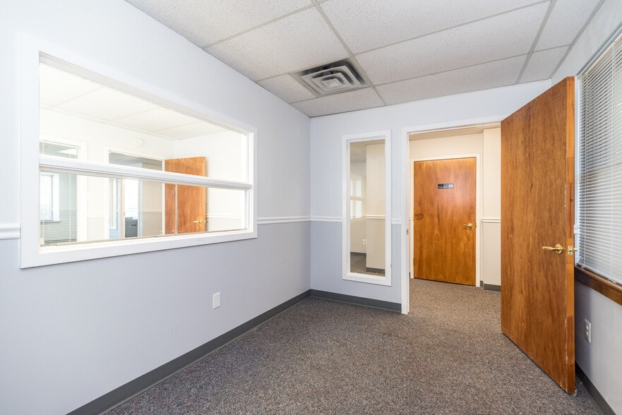 More Photos Of 908-918 Town Center, New Britain Office For Sale