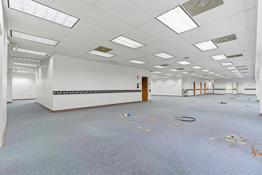 More Photos Of 718 N Martin St, East Prairie Office For Sale
