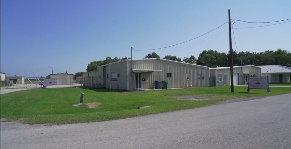More Photos Of 2209 Richard St, Abbeville Self Storage For Sale