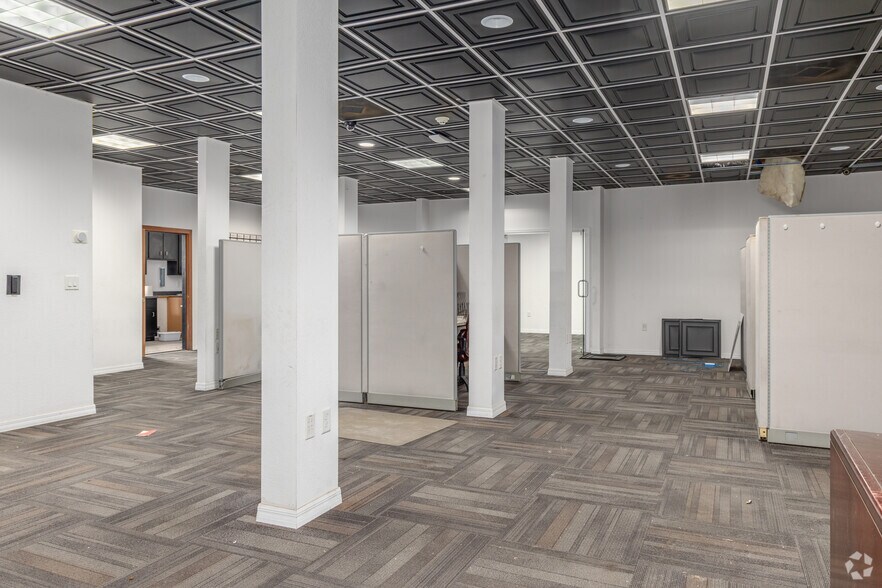 More Photos Of 12 NW 5th Pl, Williston Manufacturing For Sale