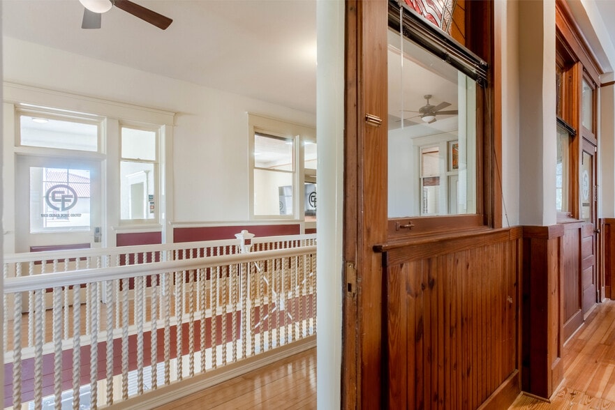 More Photos Of 131 E Exchange Ave, Fort Worth Office Residential For Lease