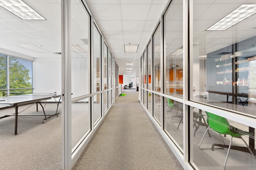 More Photos Of 8911 S Sandy Pky, Sandy Unknown For Lease