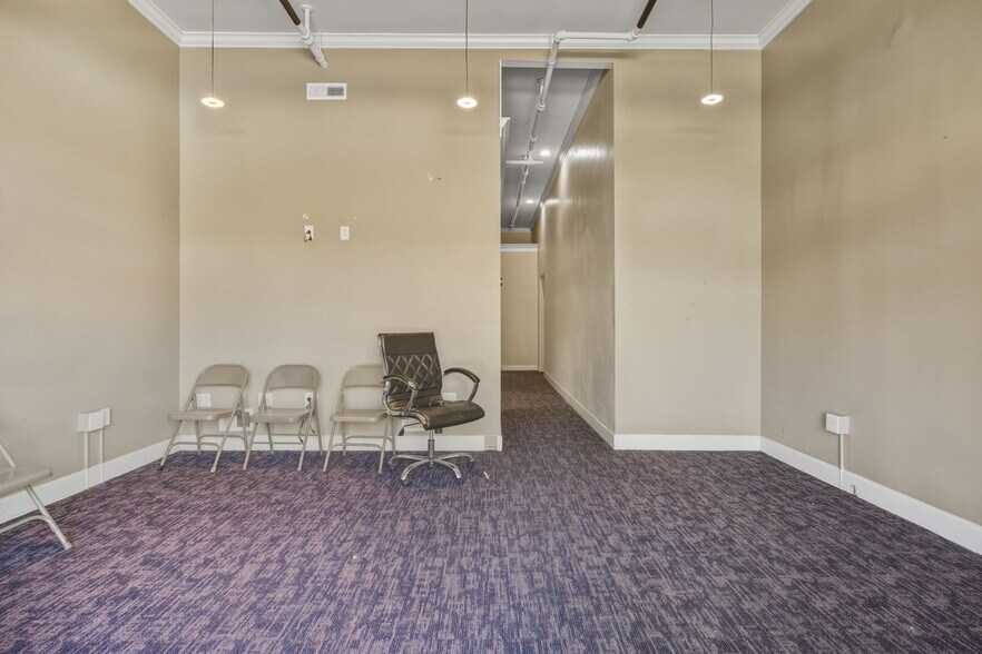 More Photos Of 21-27 N Central Ave, Staunton Office For Lease