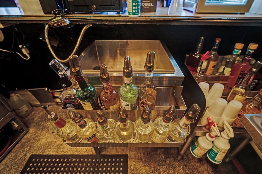 More Photos Of 835-841 NE 3rd Ave, Fort Lauderdale Bar For Sale