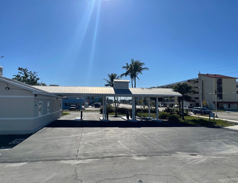 More Photos Of 6061 Estero Blvd, Fort Myers Bank For Sale