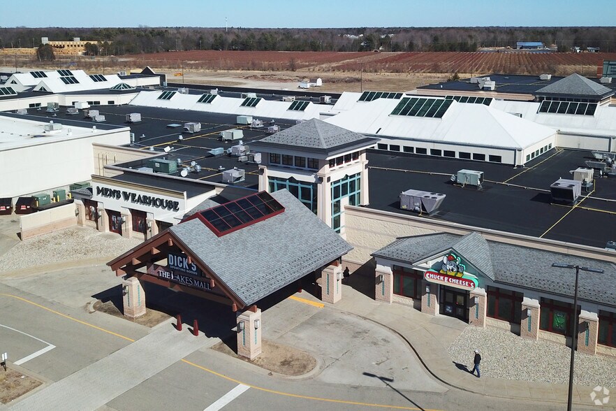 More Photos Of 5600 Harvey St, Muskegon Department Store For Sale